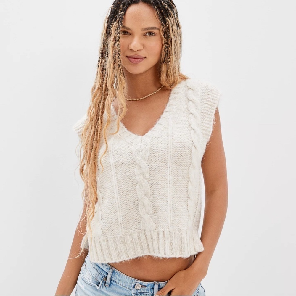 NWT American Eagle Cabled Sweater Vest